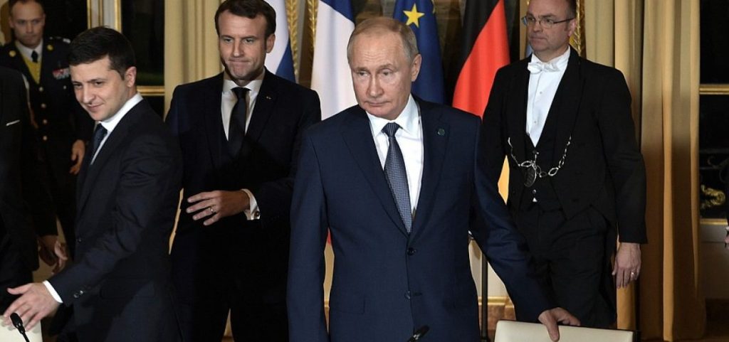 МИД России публикует неоднозначную переписку между Москвой, Берлином и Парижем. Переговоры по Донбассу снова зашли в&nbsp;тупик.